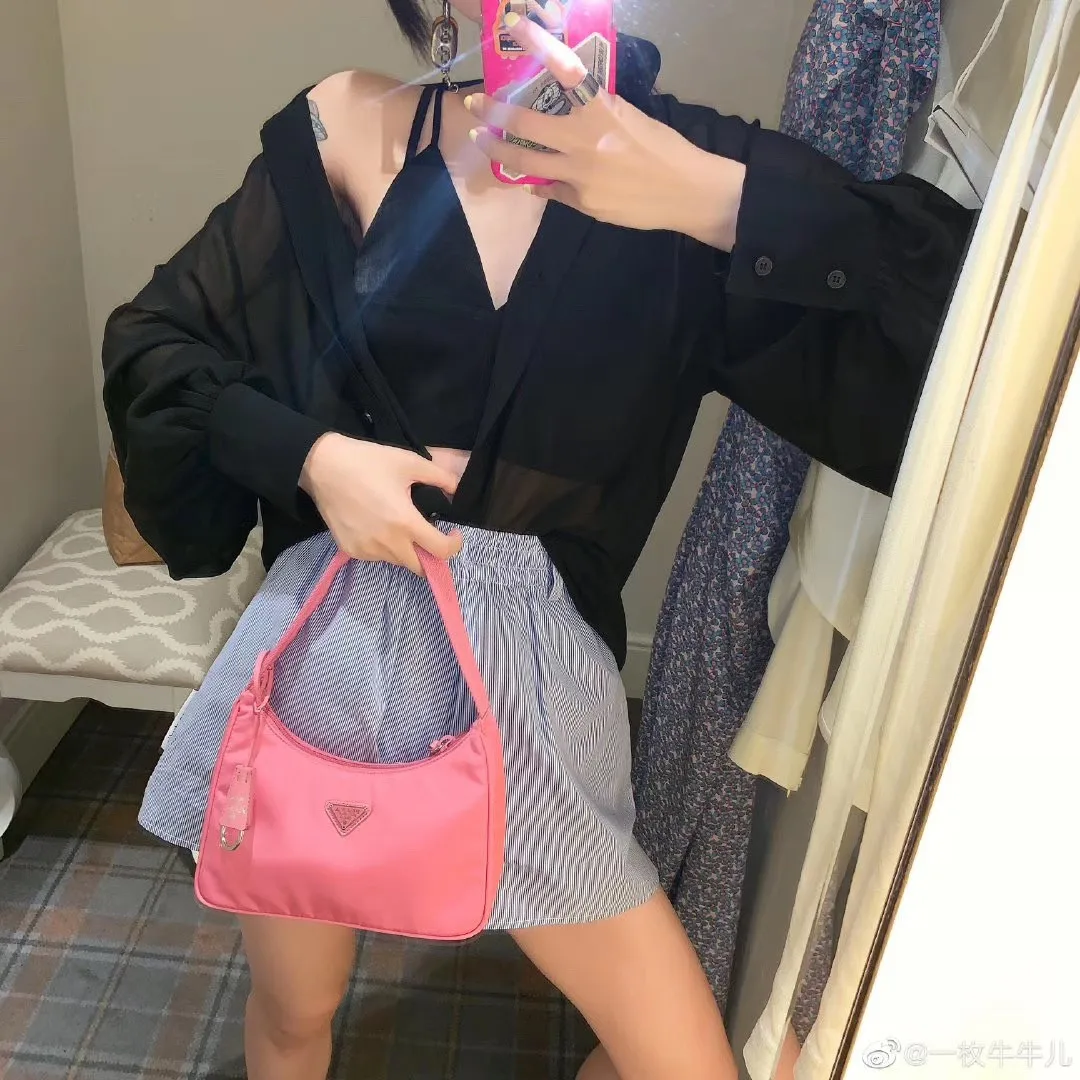 

2021 New Underarm Bag Hobo Nylon Baguette Bag Kendall Jenner Portable Shoulder Bag for Women Fashion Women Pure