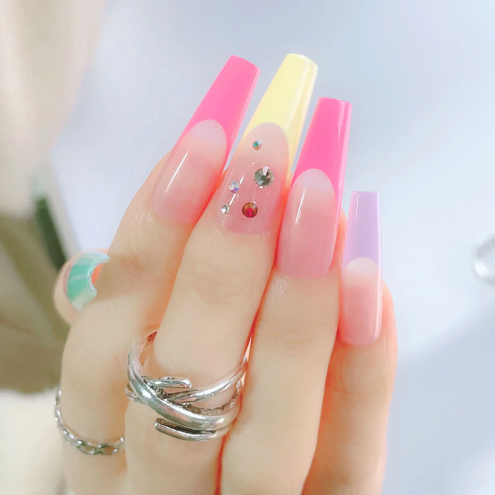 

Rainbow Colors Reusable Detachable Fake Acrylic Tips Press On Nail Medium Long Flat Fully Paste Into False Nails Art Manicure