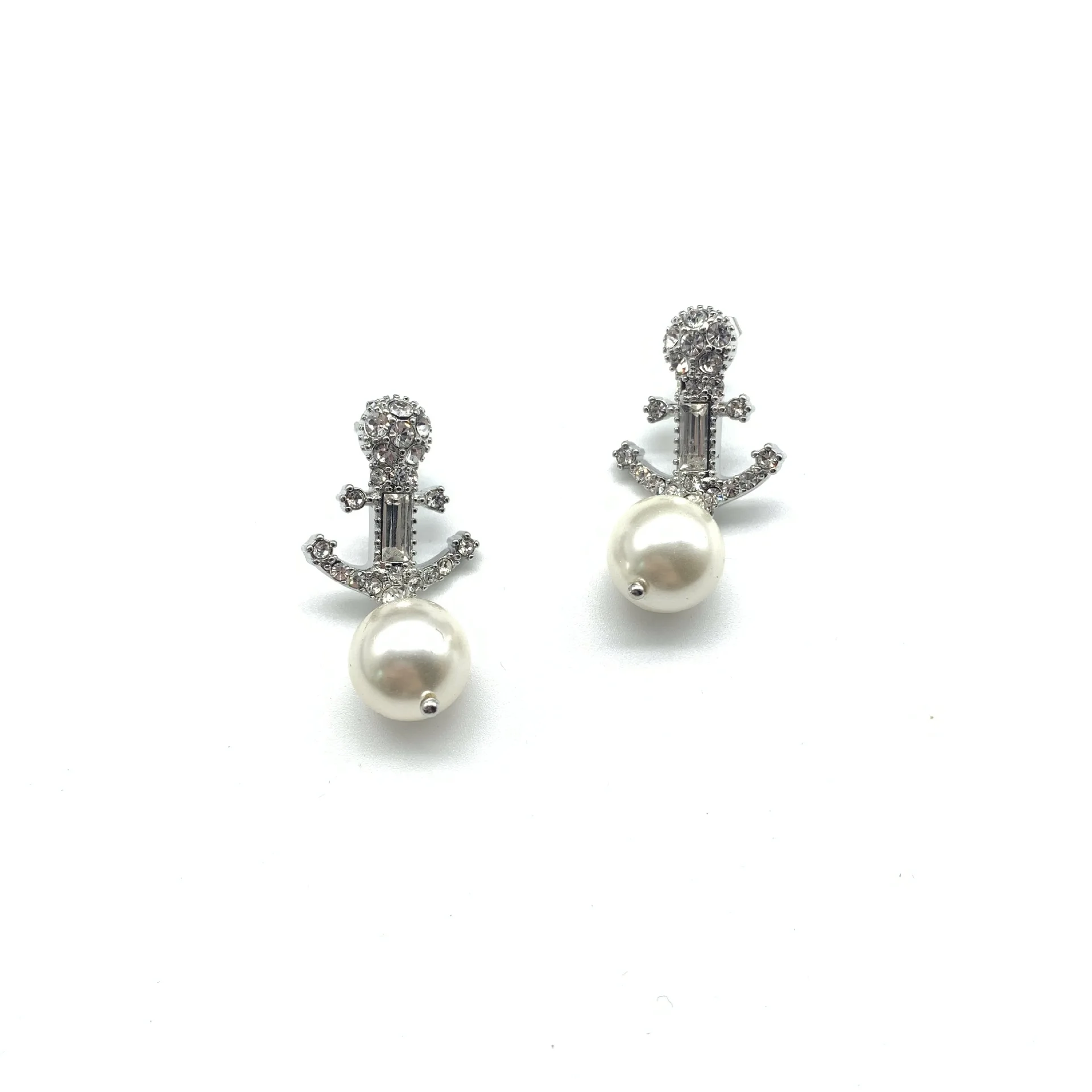 

The new design is slightly inlaid with diamonds, pearl anchor cross earrings and earrings