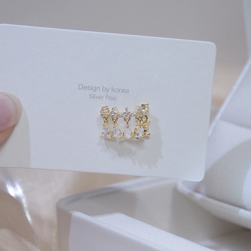 

Delicate Drop Crown Ear Cuff For Women 1 pcs Charming Zircon Clip On Earrings Gold earcuff Without Piercing Earrings Wedding Jew