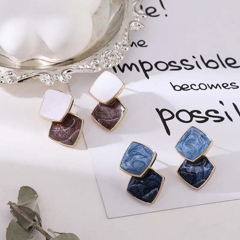 Корейские темпераментные обтягивающие и современные серьги цвета столкновений