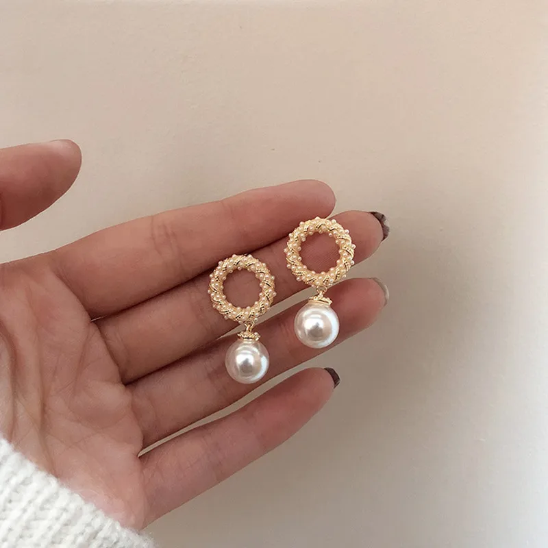 

Earring of pearl of metal of wind of restore ancient ways harbor 2021 new trend temperament eardrop web celebrity hot style geom