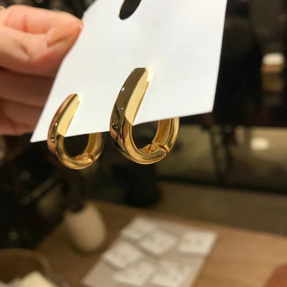 

North Korea U-Shaped Geometric Earrings With The Beauty Of The Female Elegant Temperament Act The Role Ofing Is Tasted