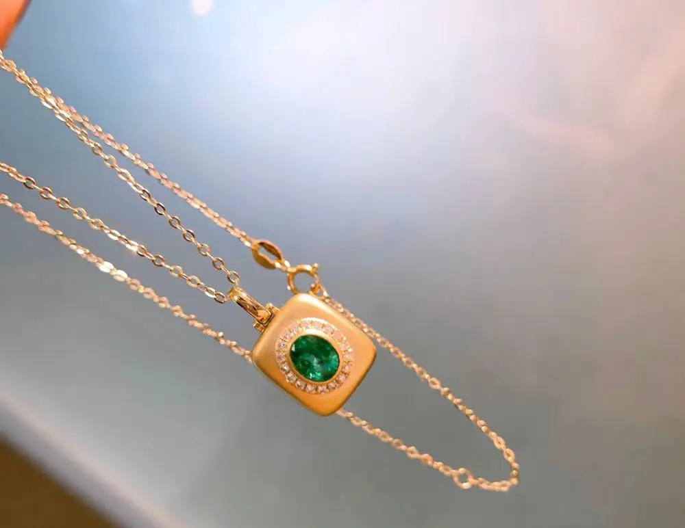 ?? Madalena Sarara純金Au750厳粛なスクエアスタイルグリーンエメラルド18 18kゴールドチェーン女性ネックレス