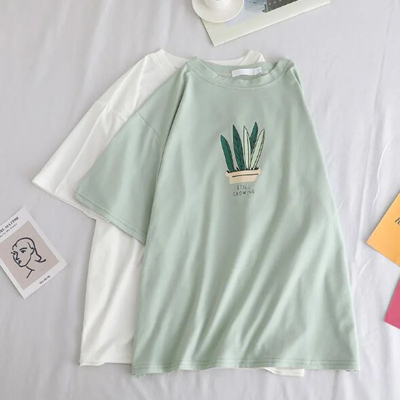 Женская футболка с короткими рукавами круглым вырезом и принтом растений из