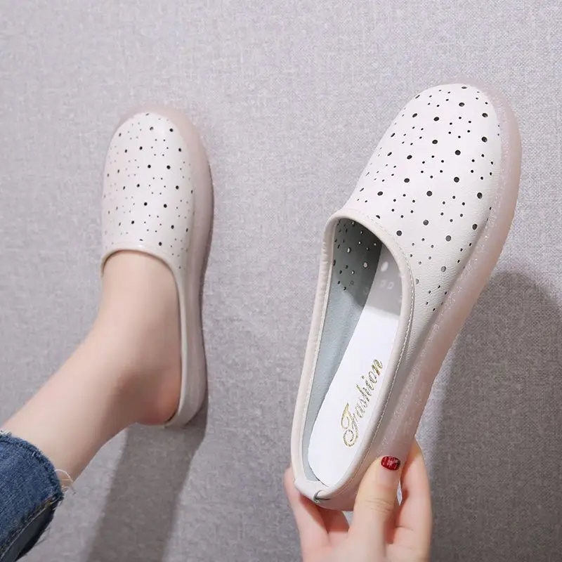 Женские сандалии на плоской подошве шлепанцы из мягкой кожи без застежки лето