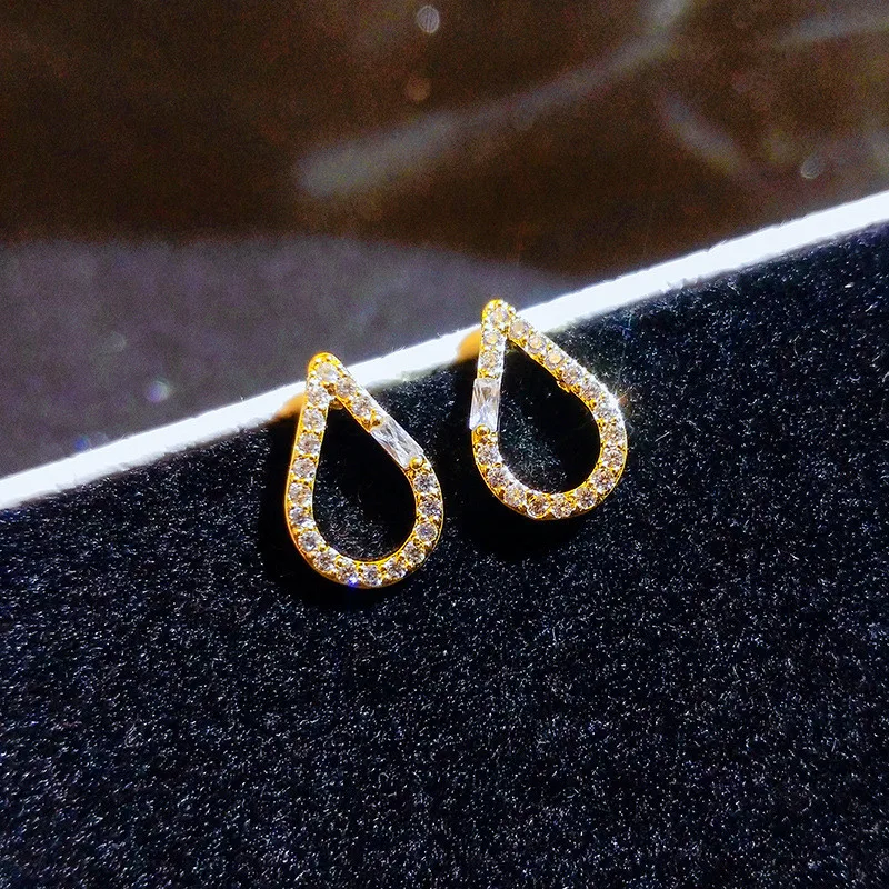 

Cute Female White Crystal Stud Earring Charm Gold Silver Color Party Earrings Fashion Hollow Geometry Wedding Earrings For Women