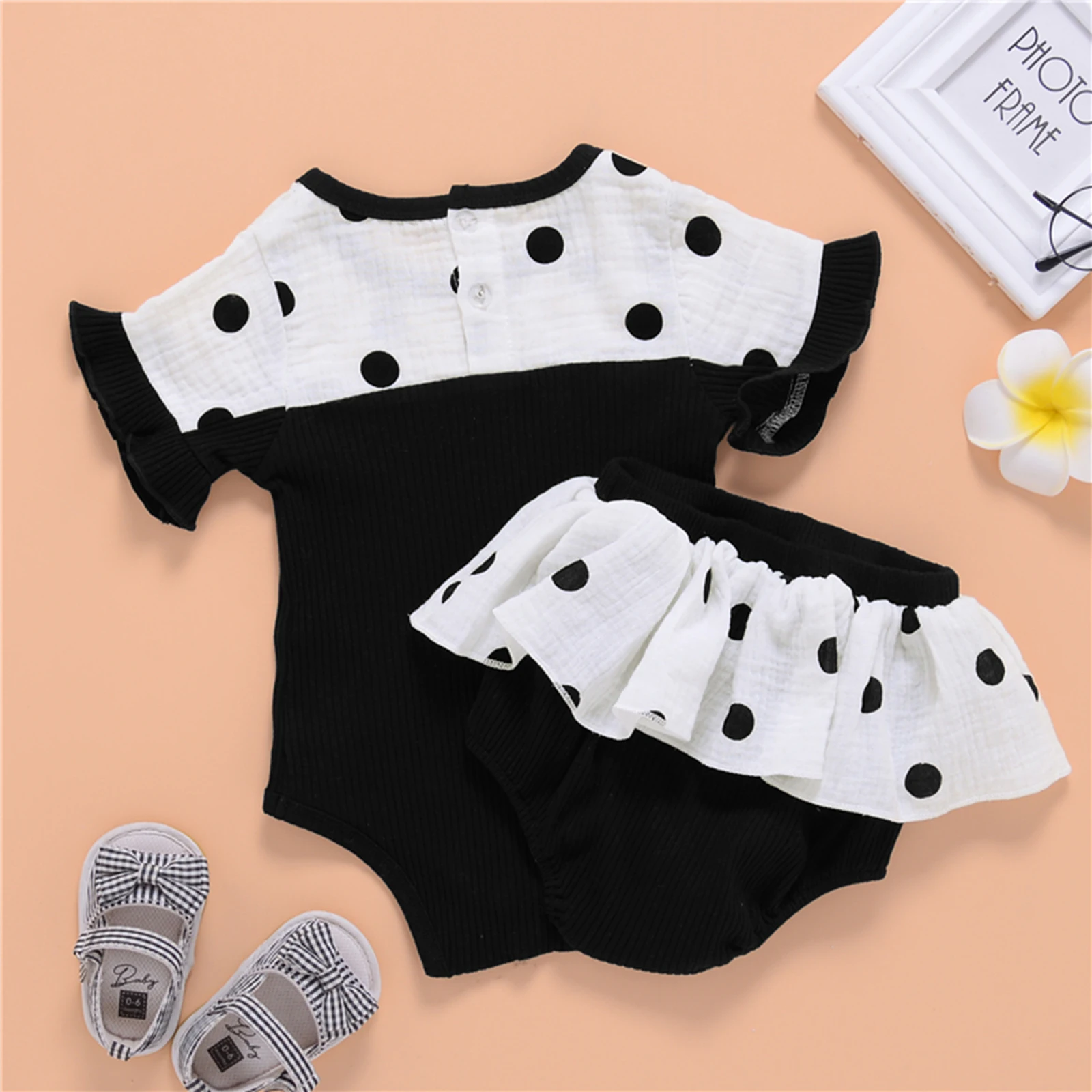 

Летнее платье для маленьких девочек Двухсекционная одежда из двух вещей черно-футболка с короткими рукавами и круглым воротником, с узором ...