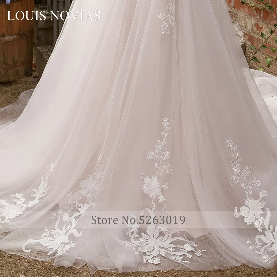 Романтичное свадебное платье Louis Novias короткое с V образным вырезом невидимым