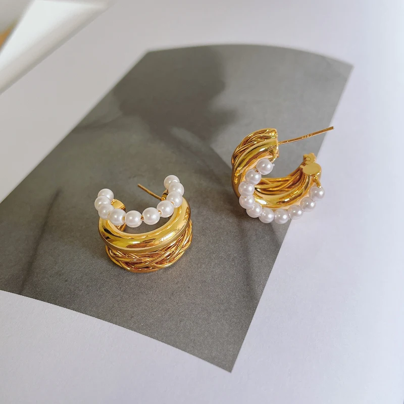 

Small French pearl earrings New hemp braided hollow earrings vintage metal small circle earrings