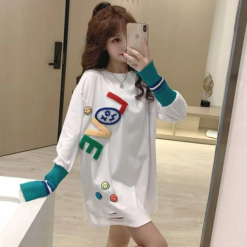 

Relaxed design medium length fat mm long sleeve T-shirt for women's spring 2021 with a hole in the white base shirt
