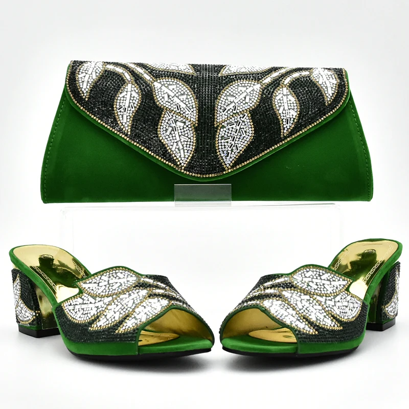 Новейшая модель комплект из туфель и сумочки зеленого цвета в африканском стиле