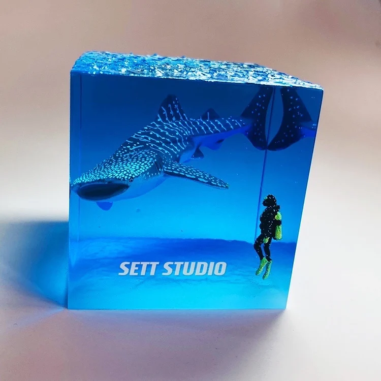 

Arts and Crafts Resin Creative Puzzle Science Gift Ocean Whale Shark and Diver Home Night Light Decoration