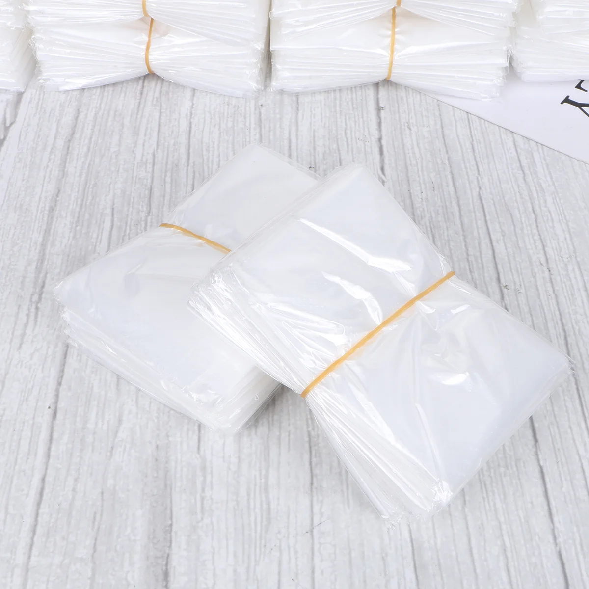 

200PCS Disposable Hairdressing Shawls PE Perm Dye Hair Shawl Hot Oil Treatment Capes Waterproof Haircut Neckerchief