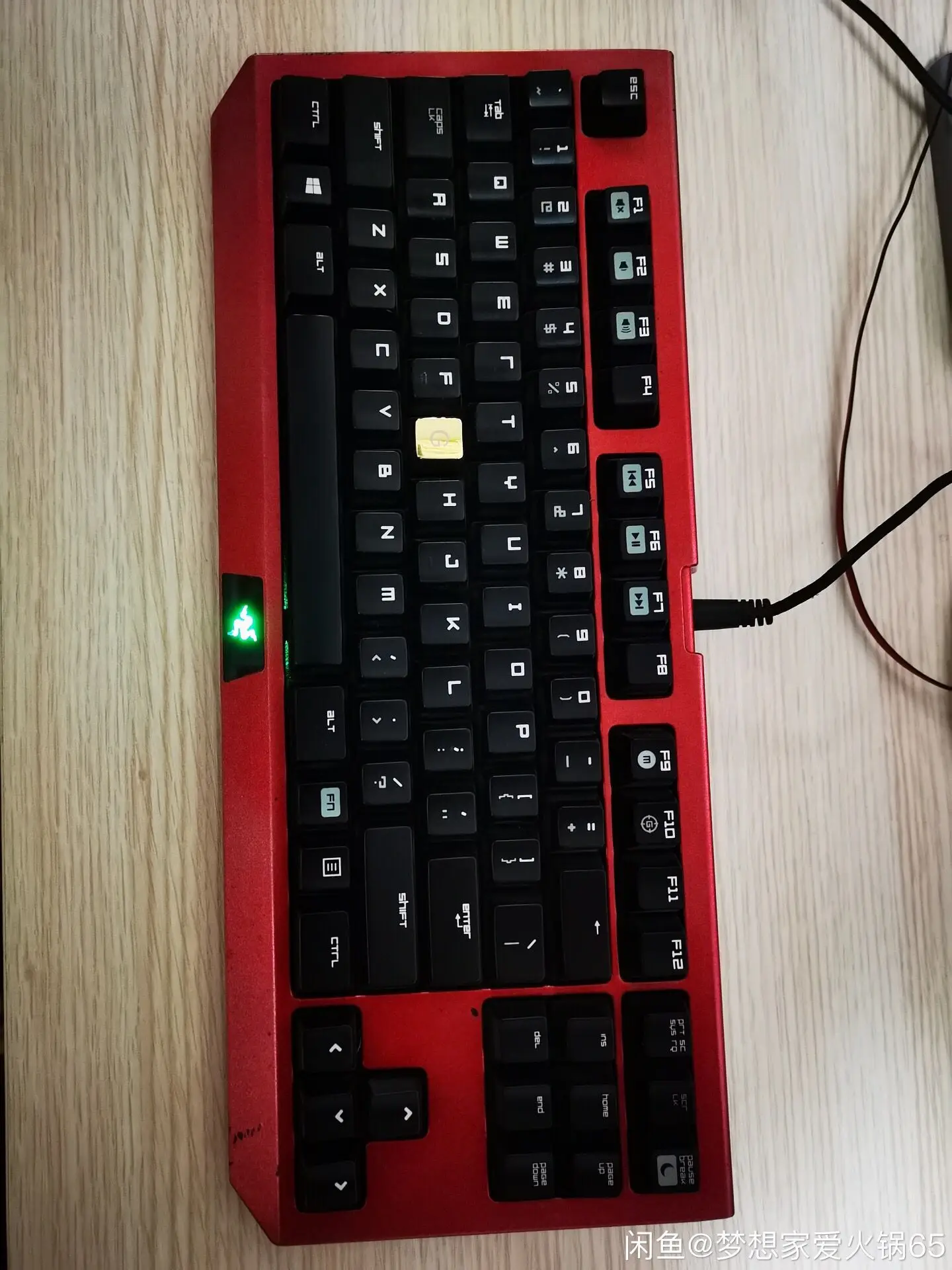 

Widow, dressed in red, (second-hand products)