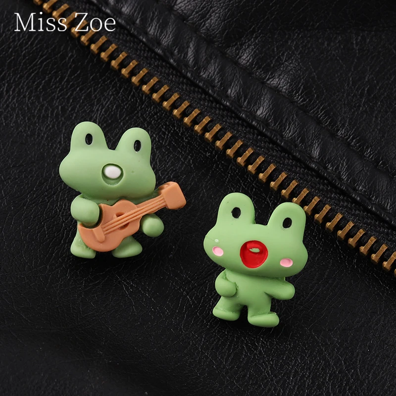 

Cartoon Green Frog Playing Enamel Pin Animal Group Band Brooch Metal Backpack Hat Sweater Badge Lapel Women Friend Gifts Jewelry