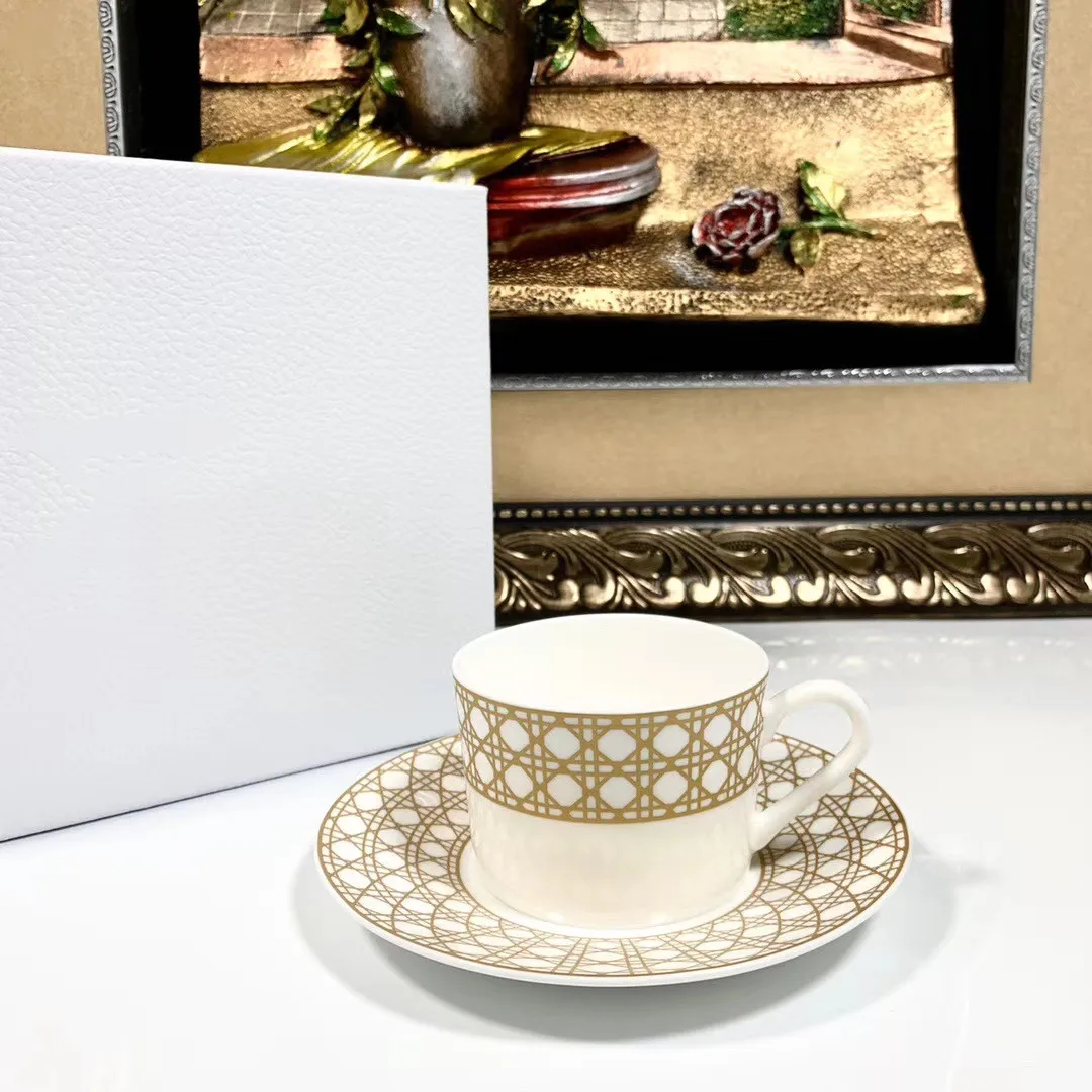 Костяной фарфор Золотой ротанг плед кофейная чашка керамический чай черный