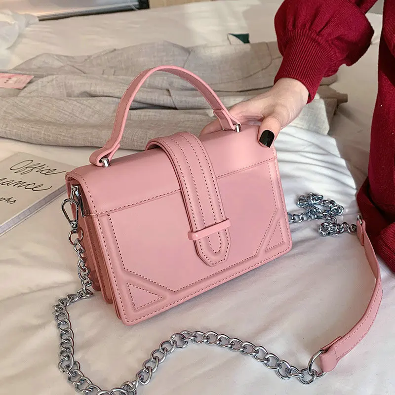 Сумка-мессенджер Женская кожаная на цепочке ярких цветов |