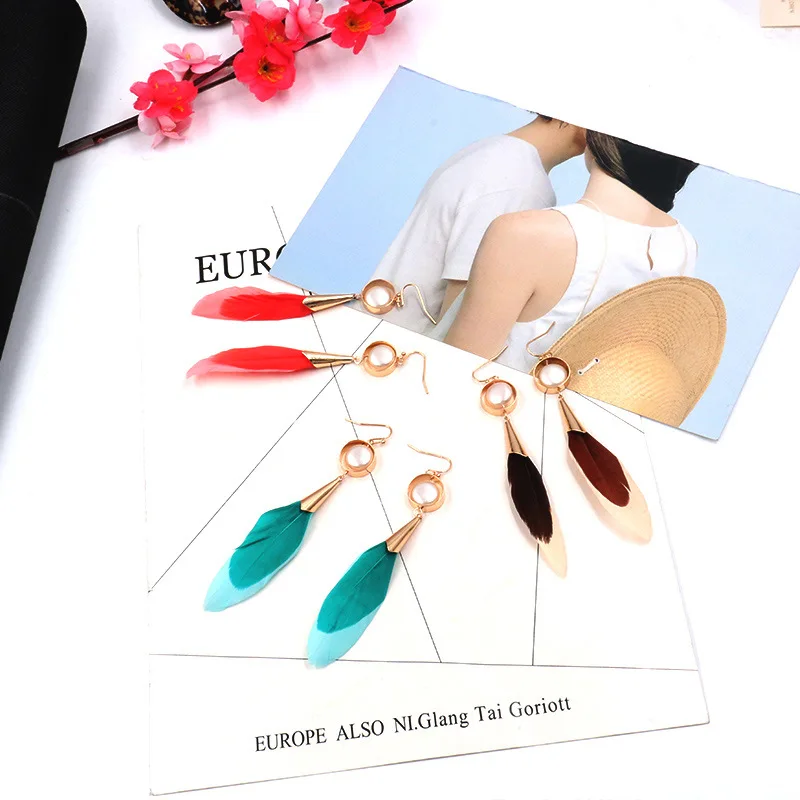

New Fashion Individual Feather Female Euro-American Retro Gold Circle with Red and Green Feather Earrings