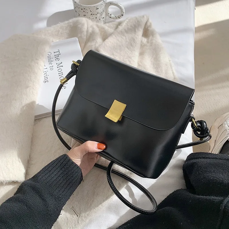 

High-quality Ladies Retro One-shoulder Small Bag 2020 New Simple Buckle Female Bag Korean Version of The Wild Messenger Bag