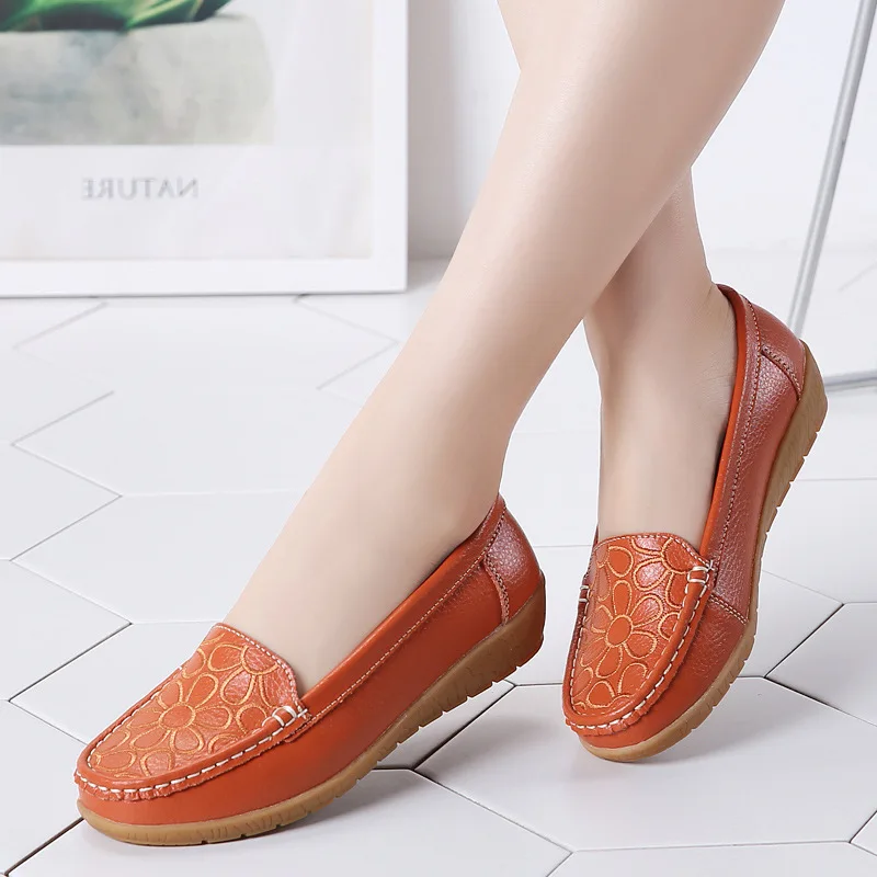 

2021 Popular Peas Shoes Casual Middle-Aged and Elderly Wedge Genuine Leather Elevator Embroidered Slip-on Mom Shoes