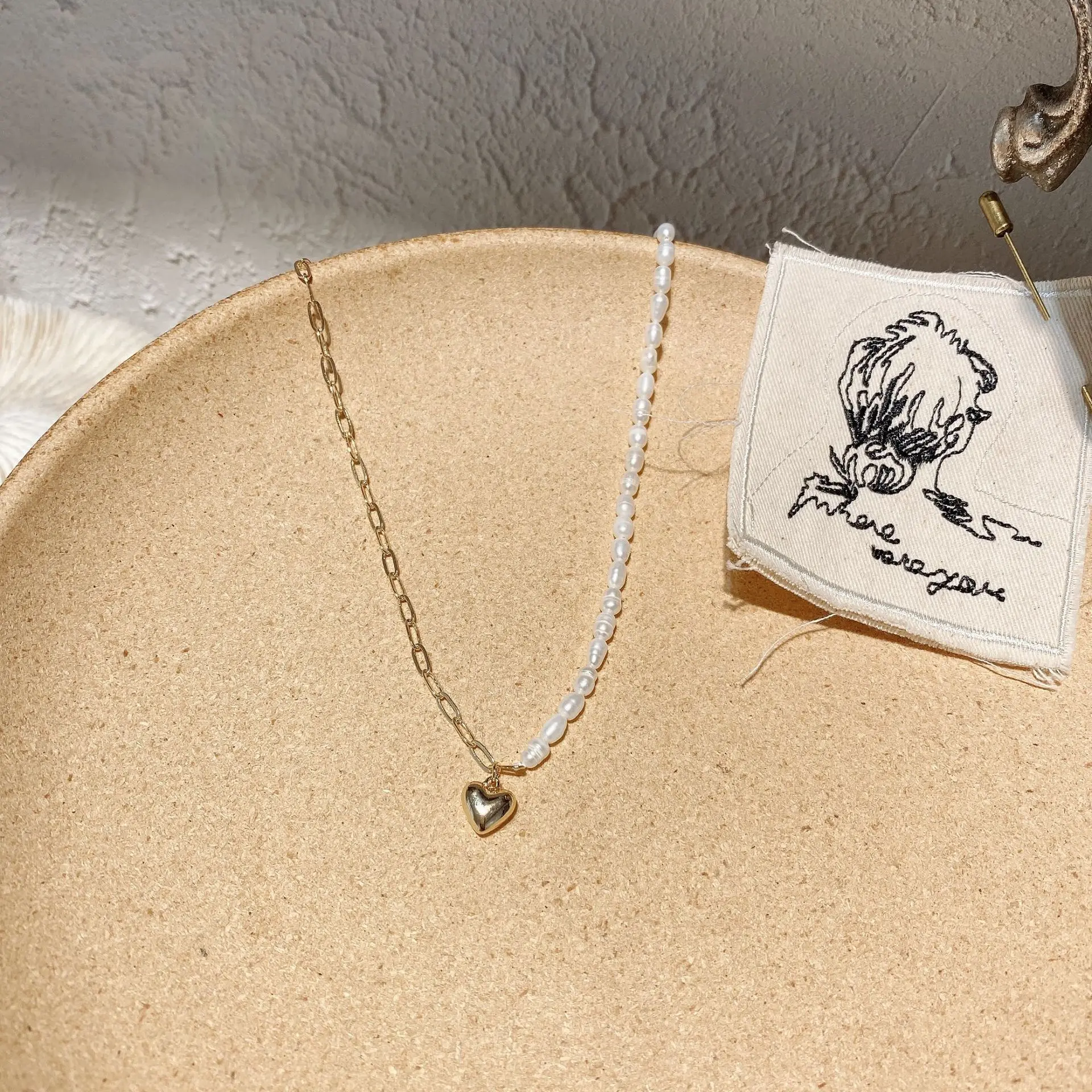 

Korean Vintage Natural Freshwater Pearl Necklaces for Women Gold Color Link Chain Asymmetric Toggle Clasp Circle Choker Necklace