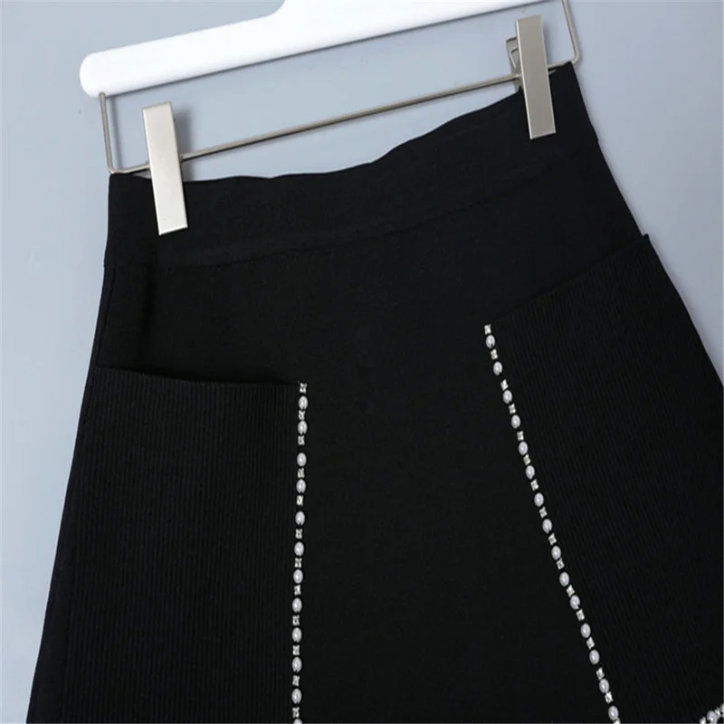 Женская мини-юбка с высокой талией украшенная стразами и бисером карманами