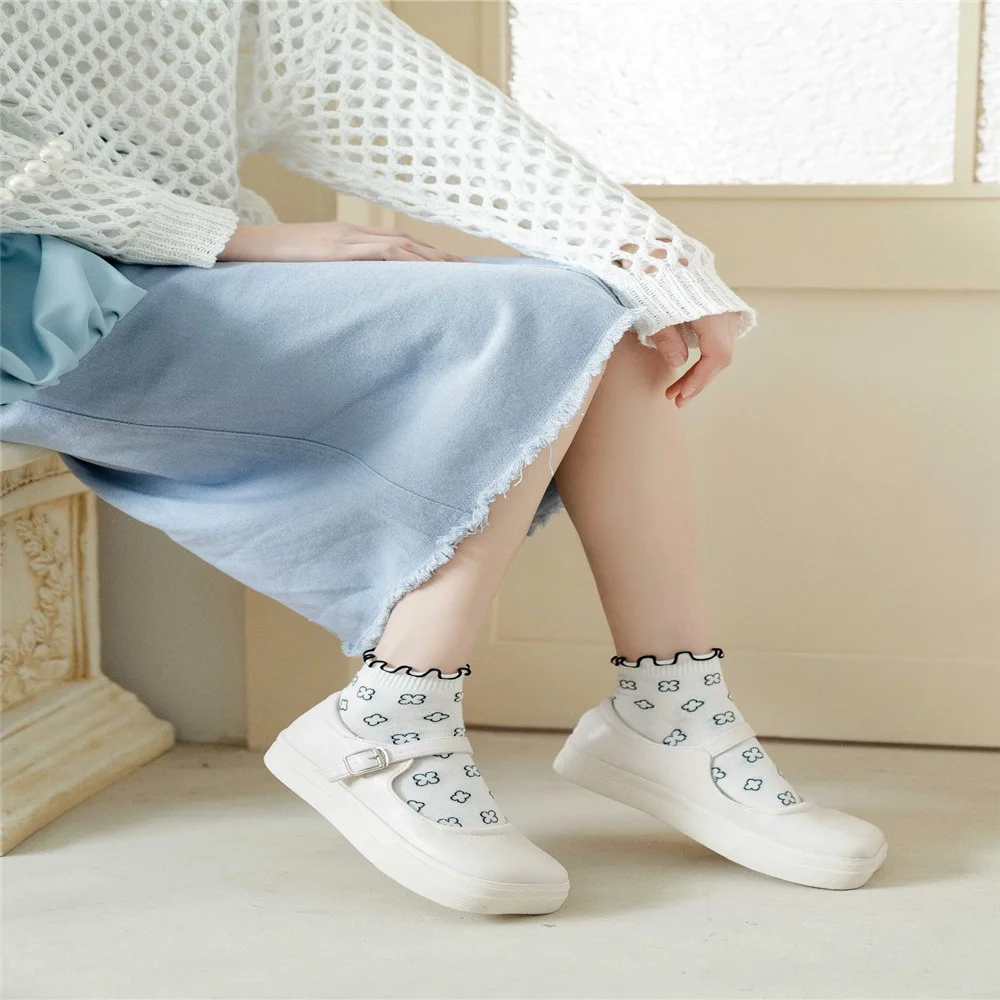 

New Korean Fashion Women's Short Socks Ankle Socks Women Spring Summer Breathable Thin Boat Socks Black And White Ruffle Socks