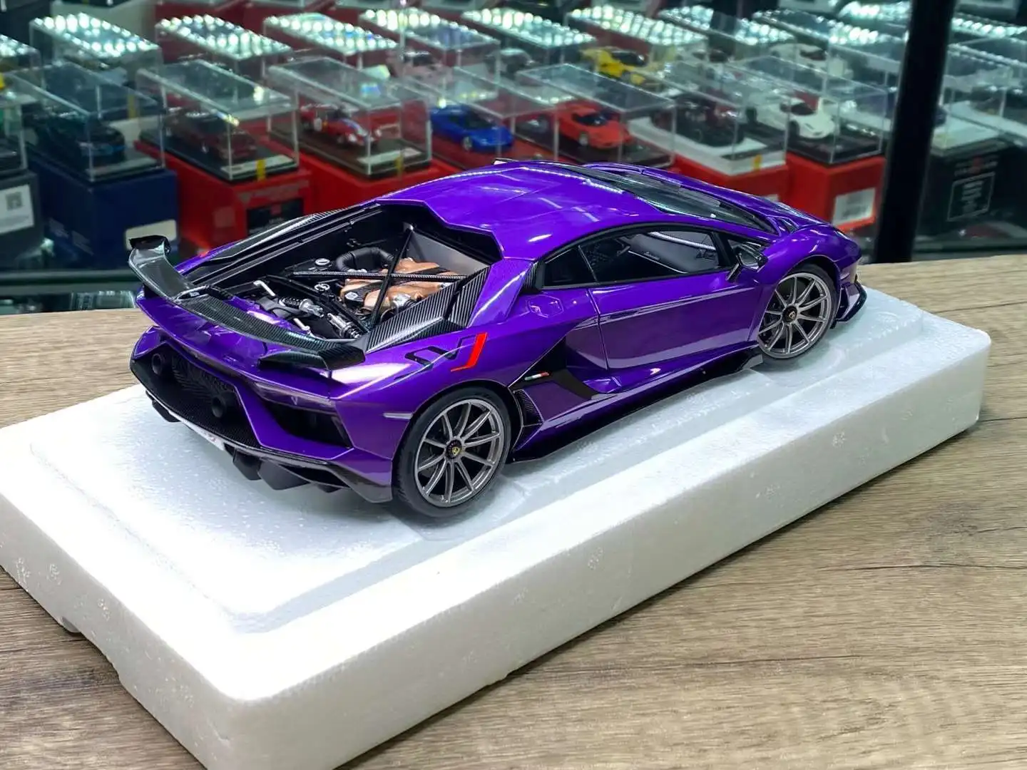 Автомобильная модель из смолы Autoart 1:18 Lamborghini шатендор SVJ для украшения и подарка |