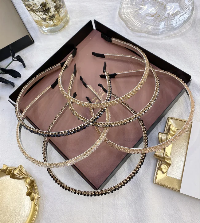 

Women New Crystal Full Rhinestone Headbands Summer Temperament Steel Ring Thin Edge Pressing Hairbands