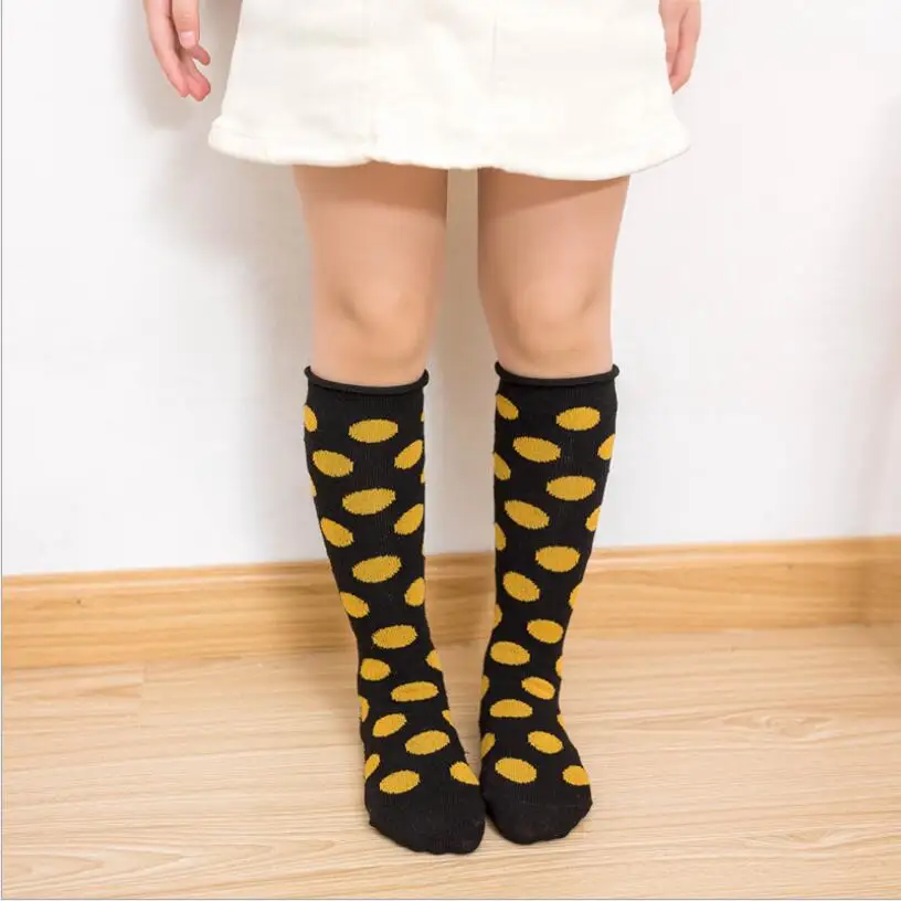 Black Dot Socks Носки для детей от 2 до 8 лет Гольфы длиной 30 см Детские теплые однотонные хлопковые носки унисекс в полоску и горошек для малышей - Цвет: Black Dot Socks