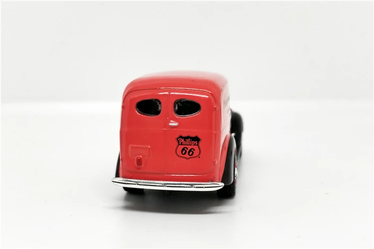 

Greenlight 1:64 1939 Chevrolet Panel Truck Phillips 66 Orange No Box