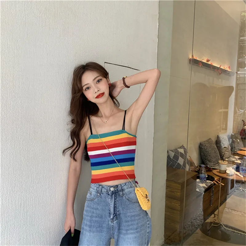 Сексуальный укороченный топ на бретельках женский летний в радужную полоску