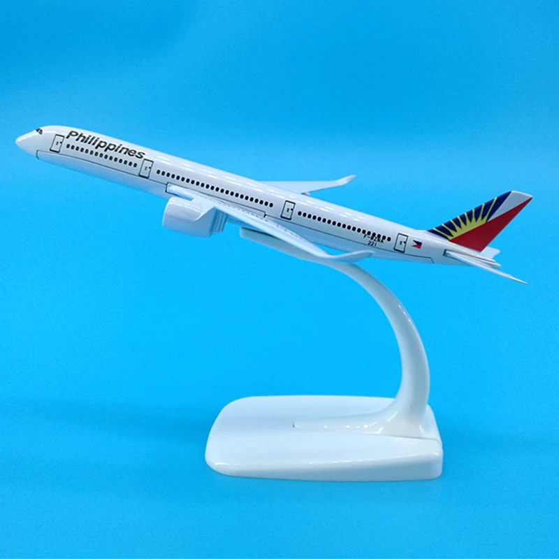 Модель самолета из сплава 16 см масштаб 1:400 | Игрушки и хобби