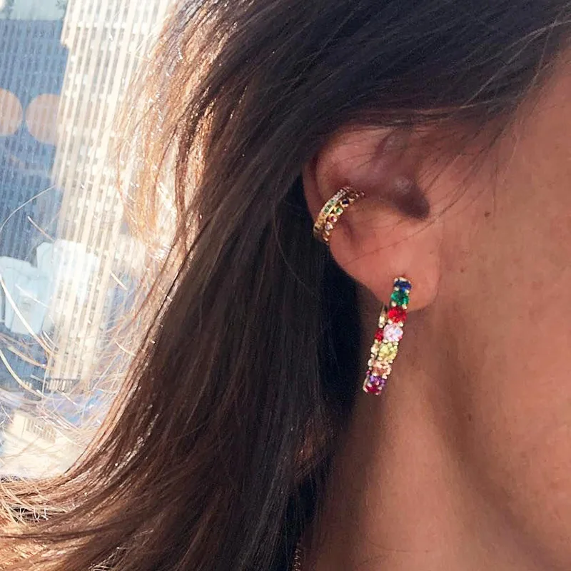 Женские радужные серьги гвоздики с фианитами FLOLA маленькие кубическим цирконием