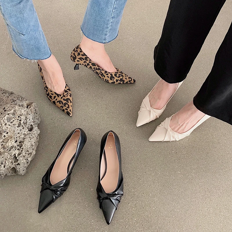 

Женские туфли-лодочки с острым носком, на тонком среднем каблуке, Размеры 35-39