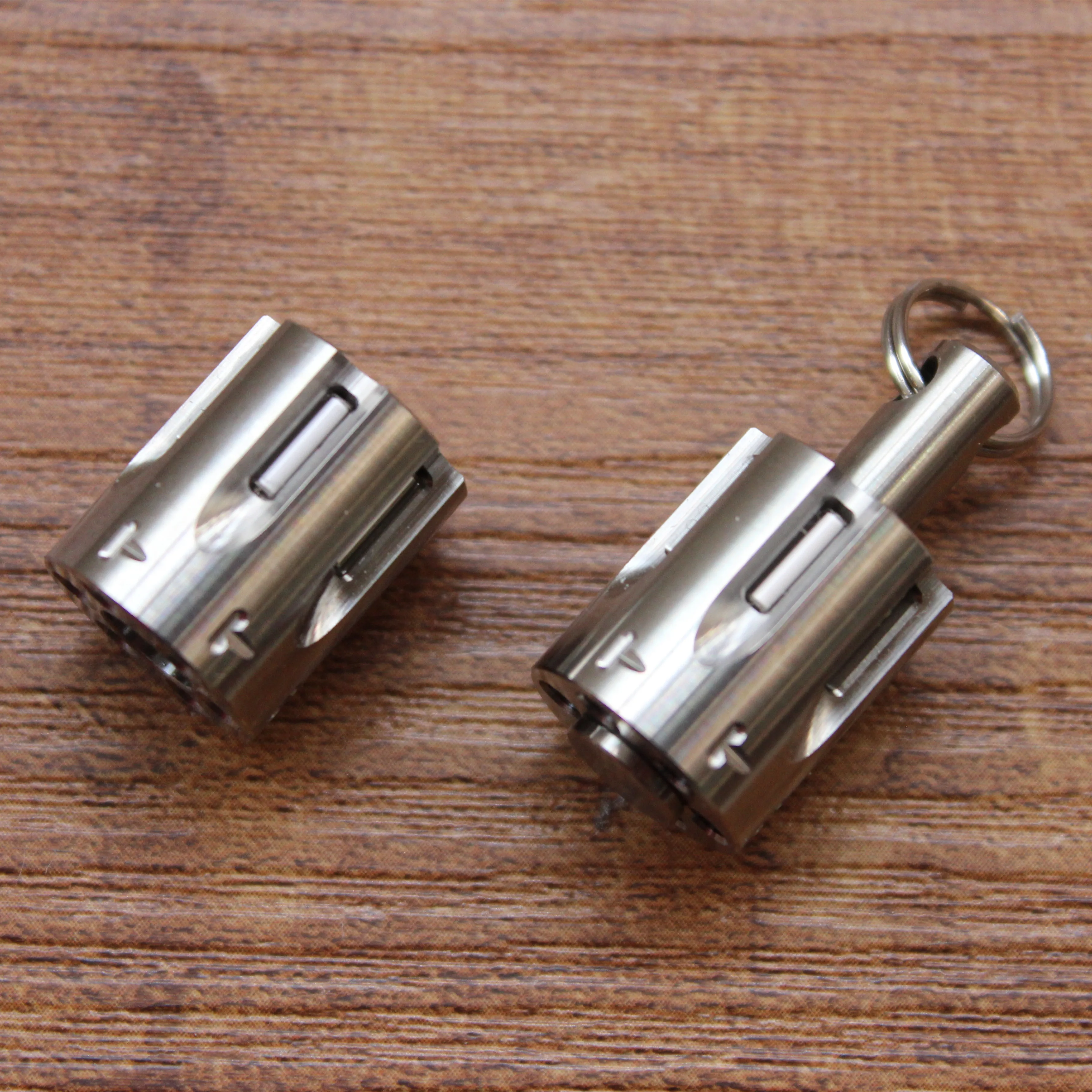 

EDC Knife Beads Pendant Outdoor Camping Member Decoration Keychain Necklace Gift Holiday for Flashlight