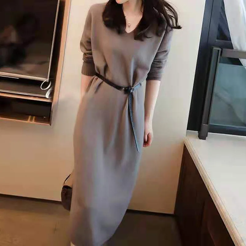 

Женское трикотажное платье с длинным рукавом и V-образным вырезом