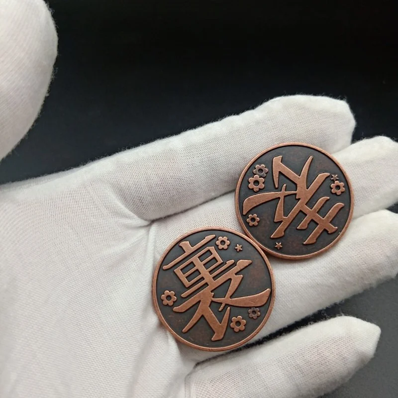 

2021 Fashion Demon Slayer Anime Cosplay Coin Commemorative Coin Badge Halloween Metal Accessories Prop Coin Costume Badge