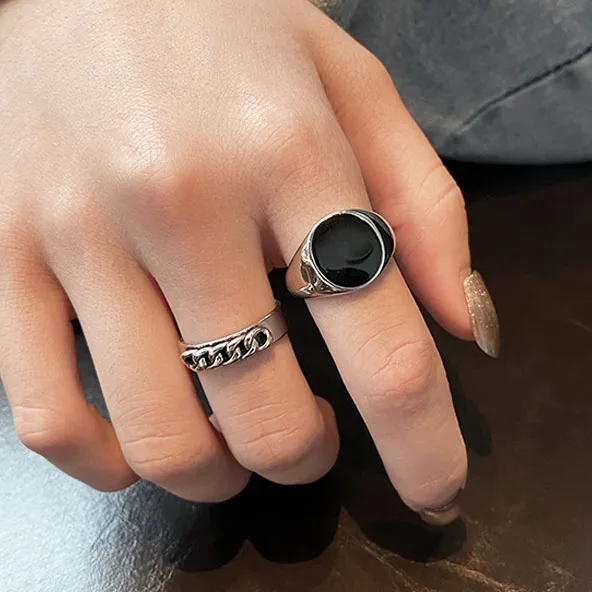 

Gothic Black Resin Mold Vintage Round Personality Finger Rings For Women Elegant Charms Jewelry Gift