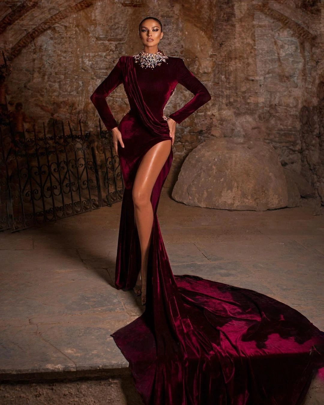Luxury Crystals Back Evening Dresses With Long Train Velvet High Split High Neck Long Sleeves Mermaid Ruffles Prom Gown