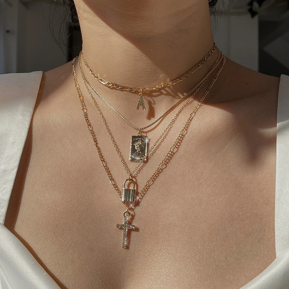 Женское винтажное ожерелье в стиле бохо с подвеской виде буквы А кристаллами