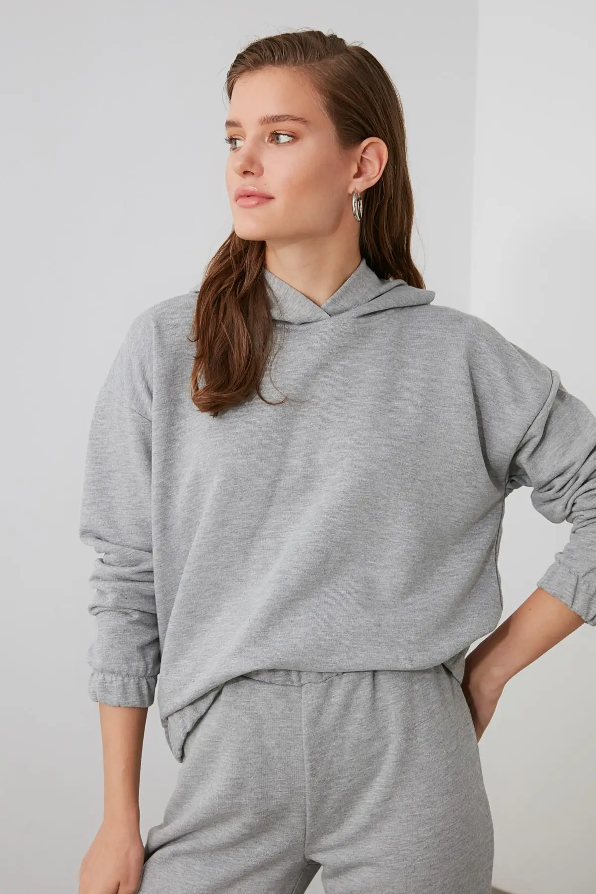 

Trendyol Parachute Cloth Hooded Basic Knitted Sweatshirt TWOAW21SW0123