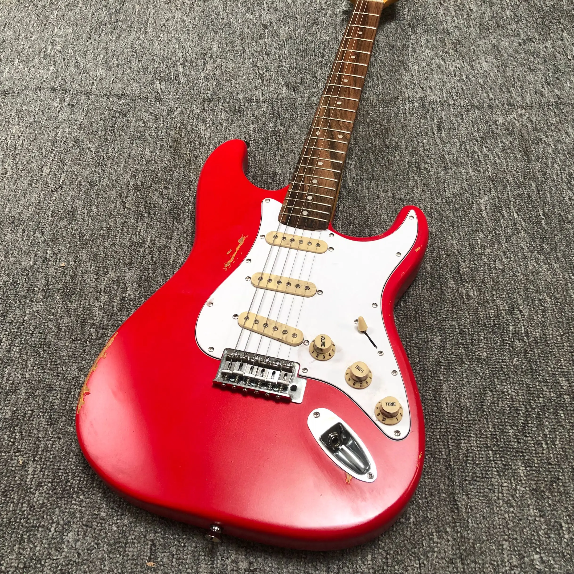 В наличии stratocaster-r custom body 6-струнная красная электрическая гитара старый рисунок