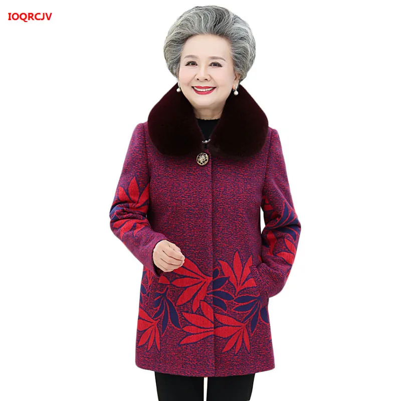 Женское зимнее шерстяное пальто среднего возраста с меховым воротником и
