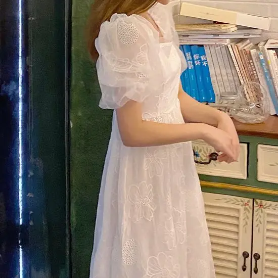 

Retro Dress Female Elegant Bubble Short-Sleeved Chiffon Sweet Summer Dress Korean Embroidery Print White Mid-Length Dress 2021