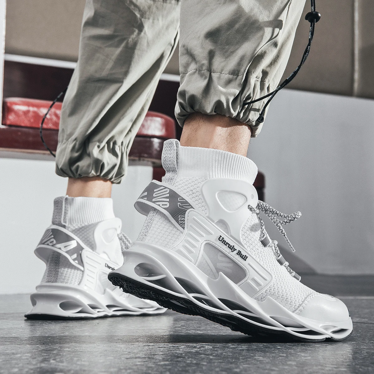 

New Breathable High Top Running Shoes for Men Blade Cushioning Sneakers Outdoor Professional Athletic Training Shoes Zapatills