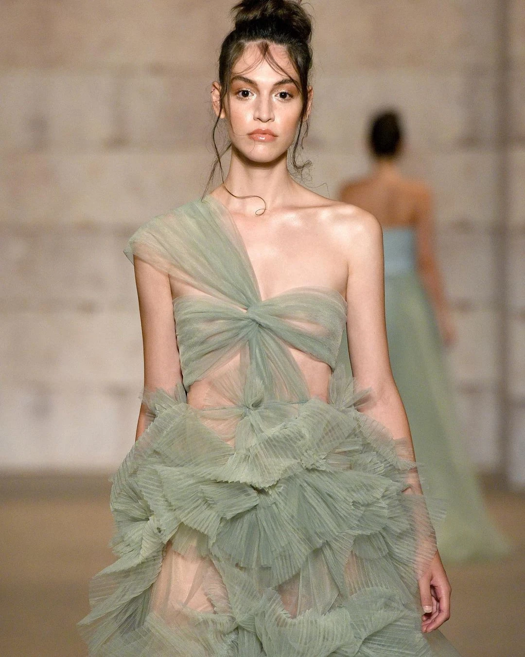 

Asymmetrical Prom Dress Criss-Cross One-Shoulder Cut-Out See-Through Ruffles Layered Puffy Tulle Sweep Train Party Gowns