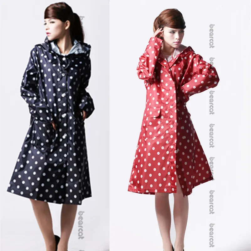 Плащ-дождевик Женский водонепроницаемый тонкий компактный в крупный горошек |