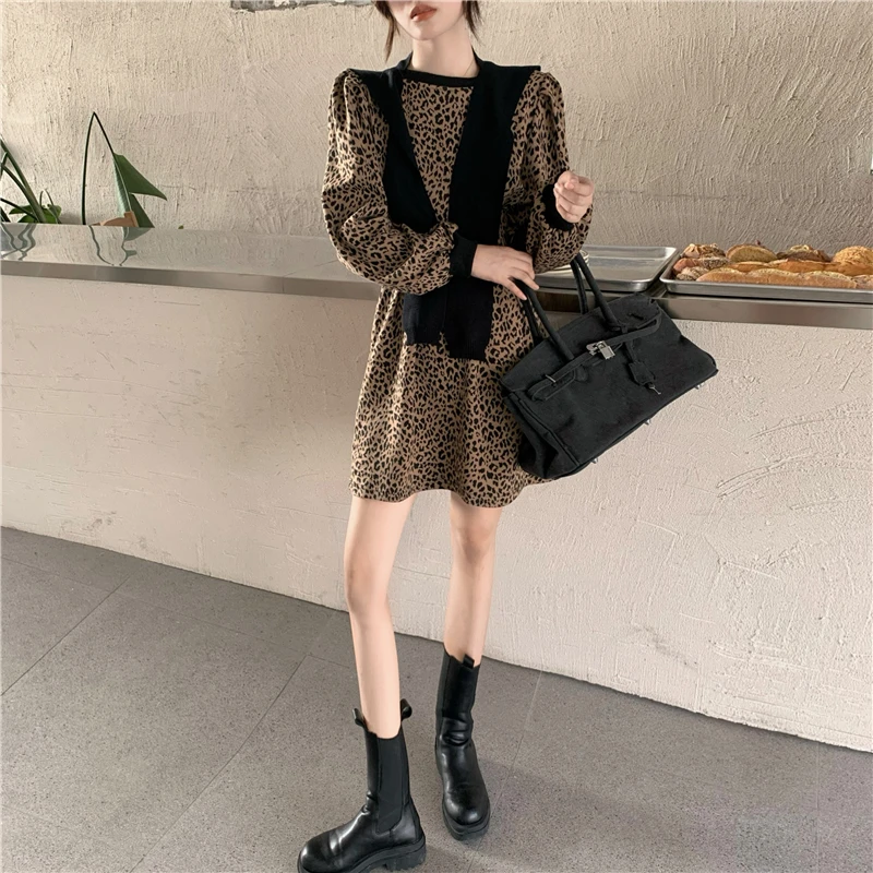 

2020 Spring And Autumn New French Retro Waist Round Neck Thin Puff Sleeve Leopard Print Dress + Black Shawl Two-Piece 888